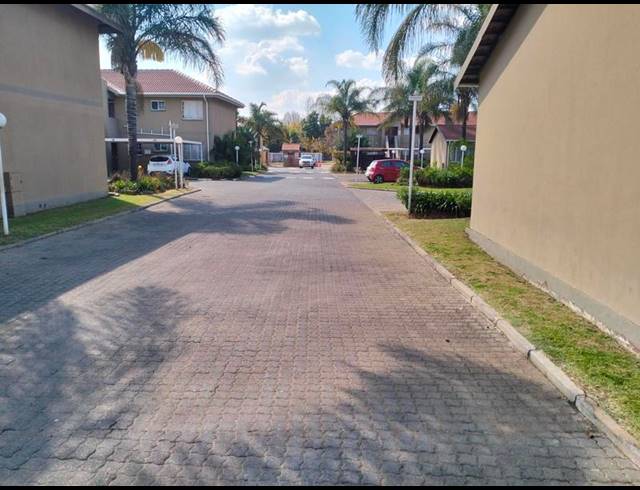 2 BEDROOM APARTMENT FOR SALE IN KEMPTON PARK EXT 04